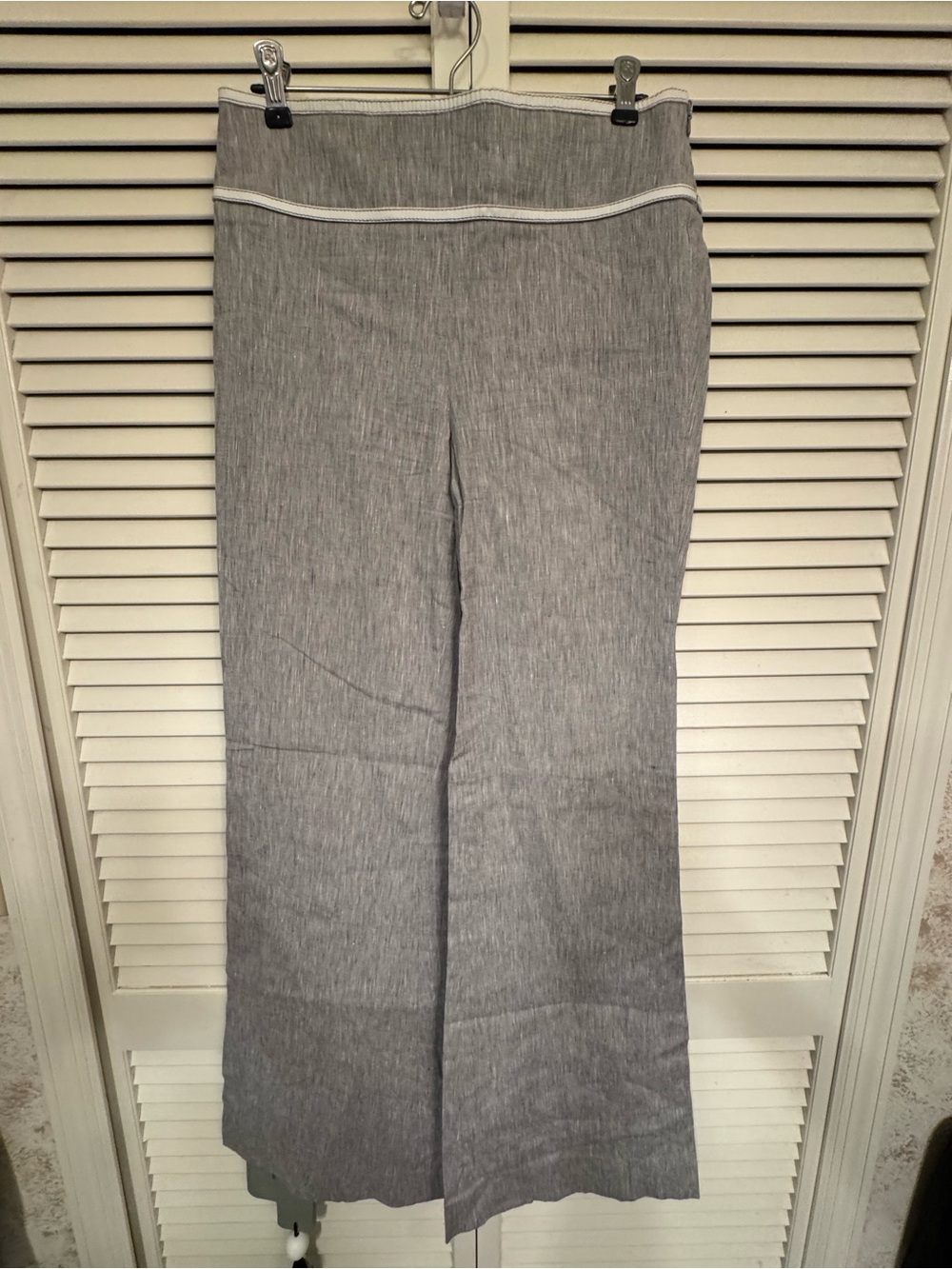 bebe Light Gray Wide-Leg Pull-On Pants with Contrast Trim